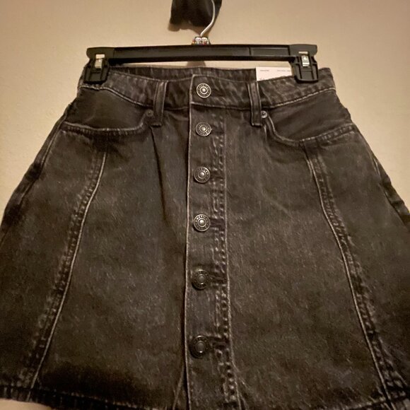 NEW! American Eagle Size 00 MOM Skort, Black Denim Mini Skirt - Picture 4 of 9